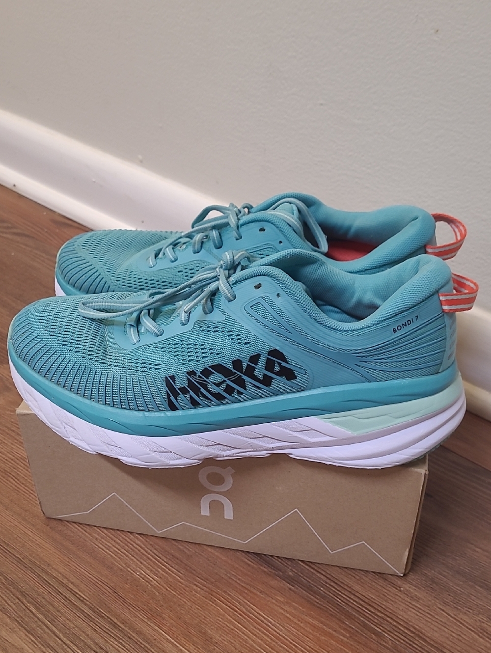 hoka shoes for women,s used good color green size8.5